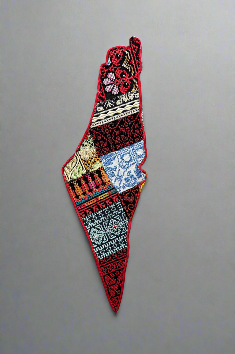 Tentures murales carte de Palestine | Patchwork Tatreez sur bois – Assemblage fait main