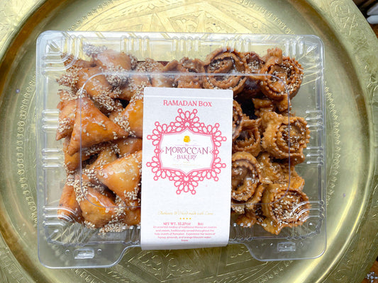 Boîte de 1 kg de Briouats et Chebakia