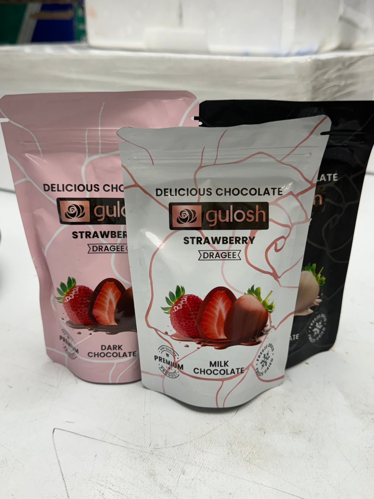 Gulosh Delicious Chocolate Strawberry Drage Mix 20x80g Pack Gift (10 milk, 8 dark, 8 white chocolat)