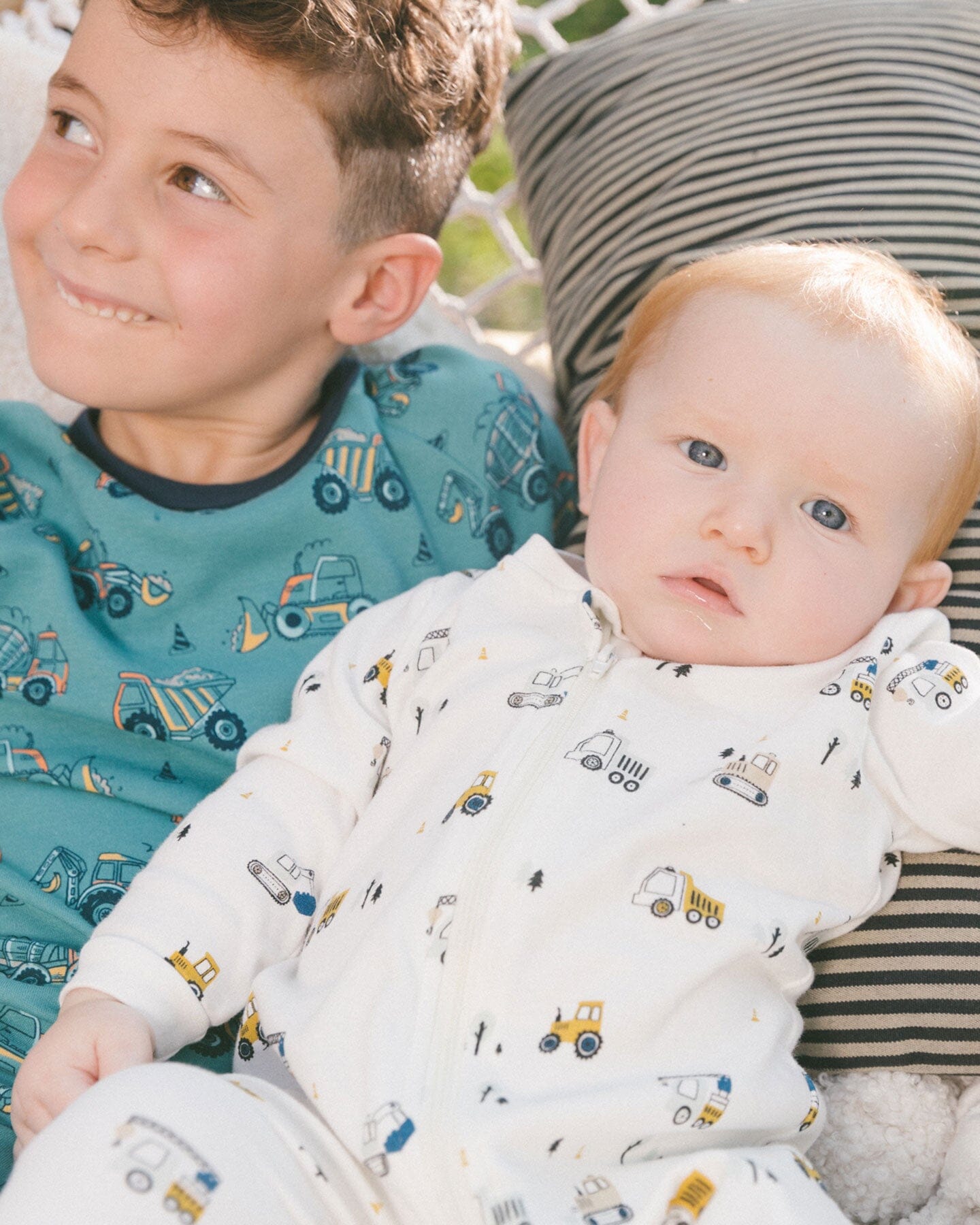 Printed Organic Cotton One-Piece Pajama Off-White And Multi Truck