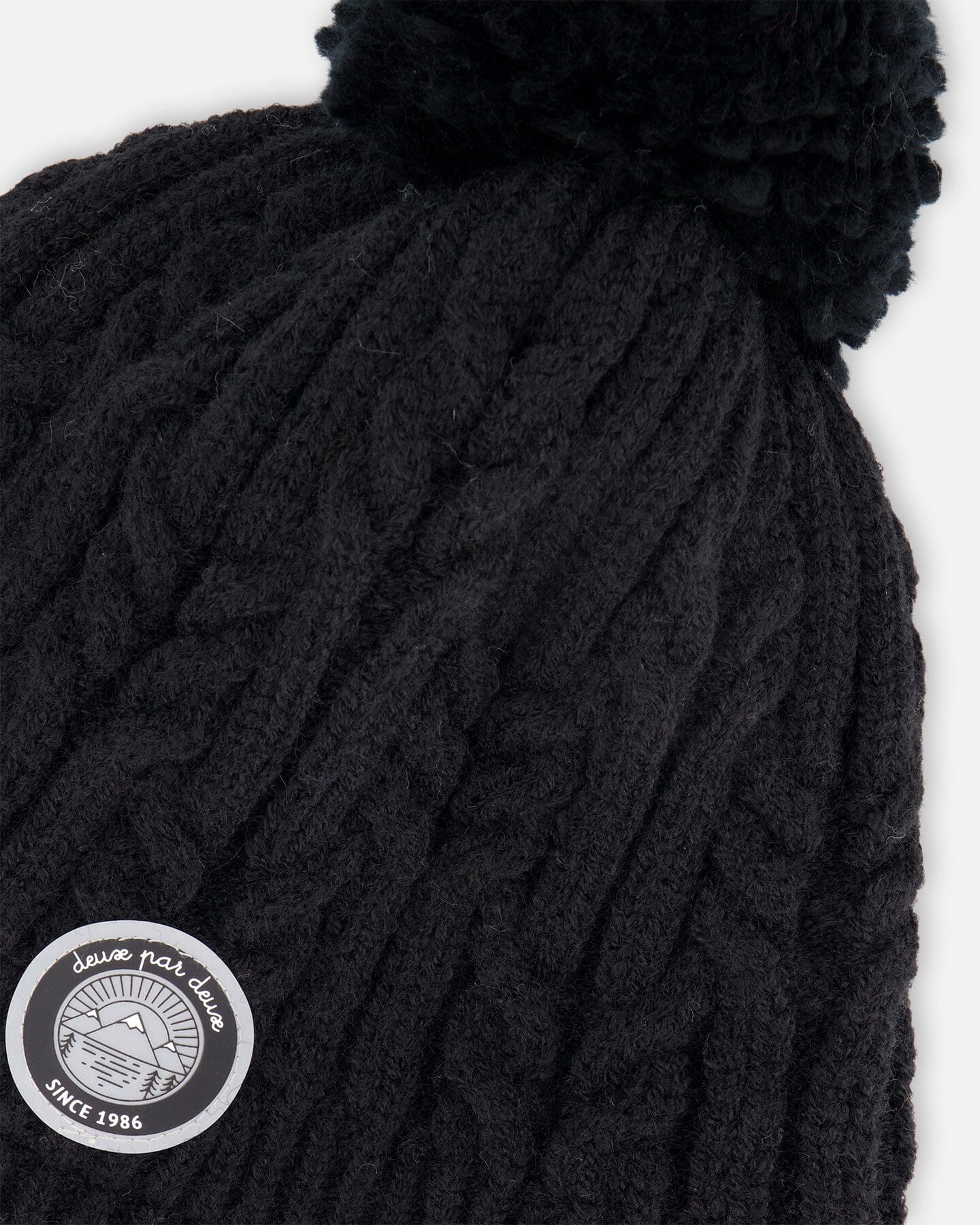 Lined Winter Hat With Pompom Black