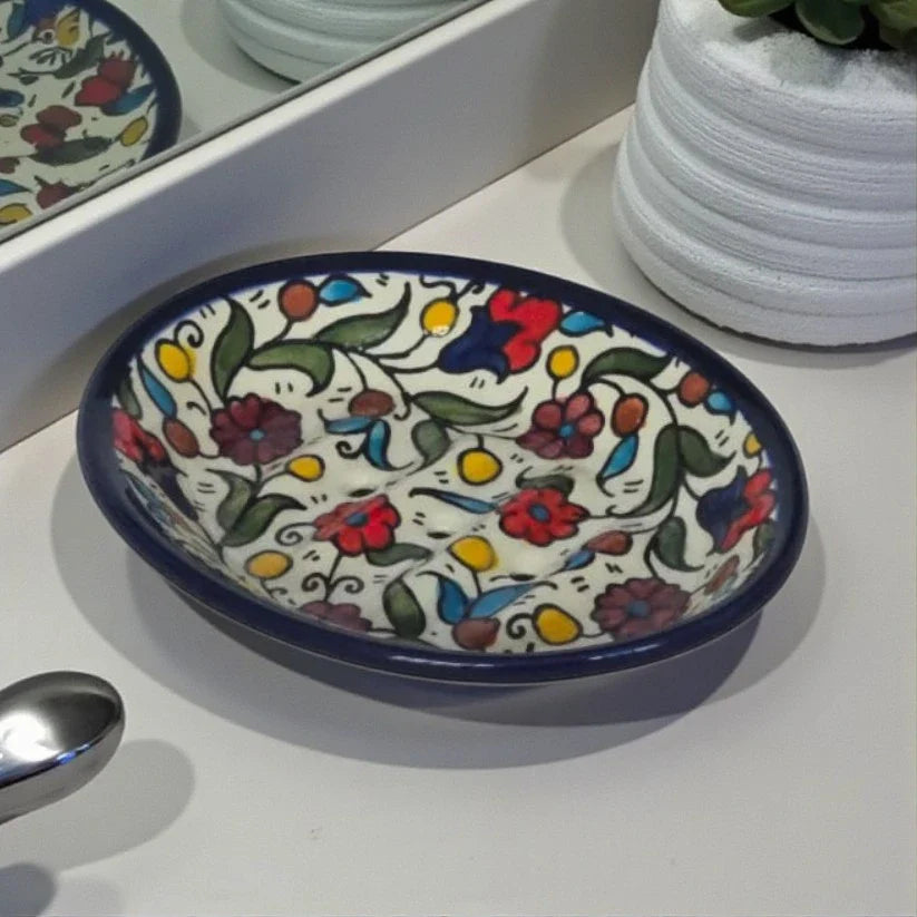 Porte-savon en céramique avec drainage (Motifs Olives et Floraux) 11×14.3×3 cm – Support de savon